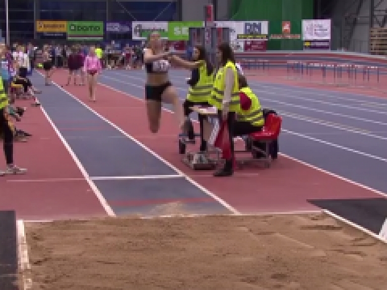 Skrundas TV: Latvijas vieglatlētikas ziemas čempionāts bērniem