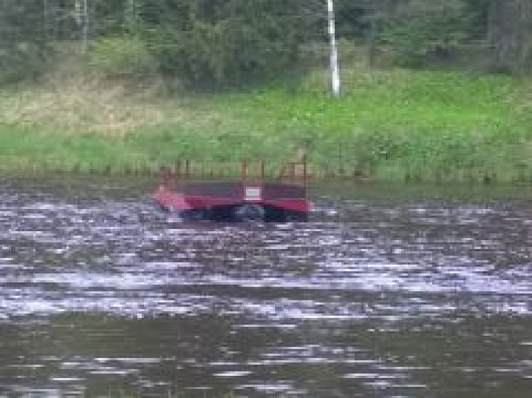 Strenčos izdemolēts plosts