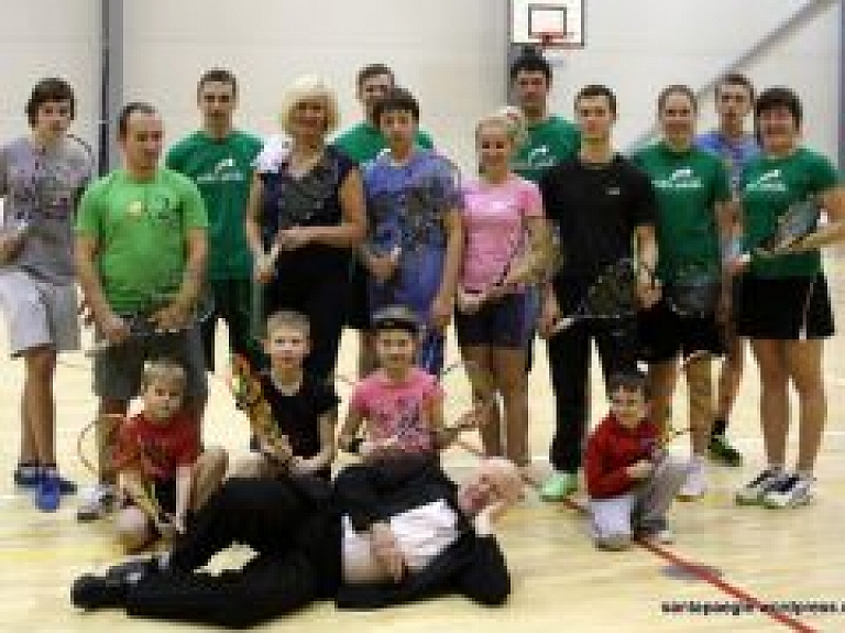 Sporta centrā "Kaimiņi" aizvadīts jubilejas treniņturnīrs spīdmintonā