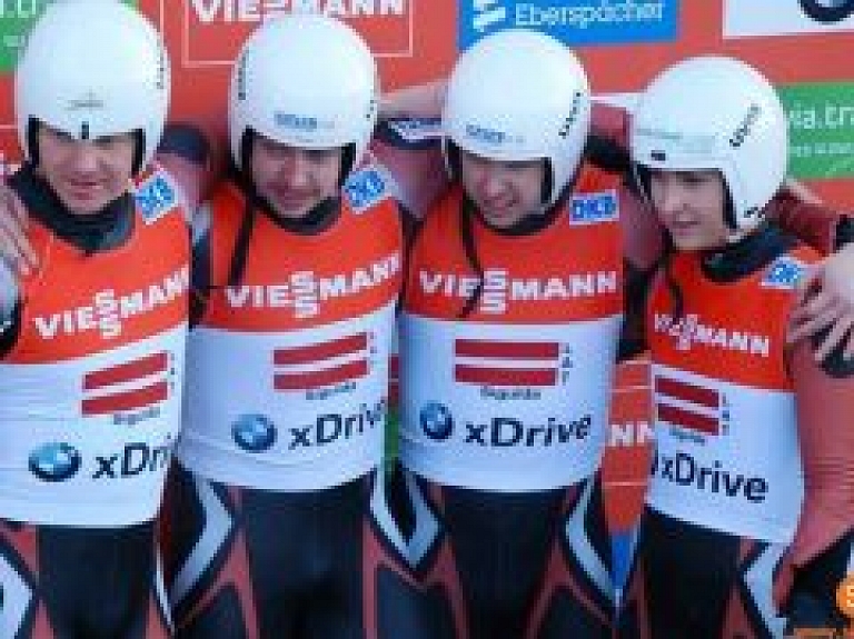 Latvijas komandai sudraba medaļa komandu stafetē kamaniņu sportā