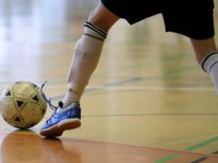 Noskaidroti galvenie pretendenti uz 1.vietu telpu futbolā