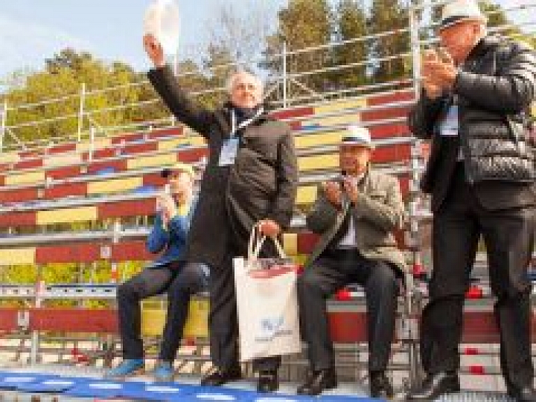 FIVB prezidents Ari Grasa apmeklē "Jūrmala Masters"