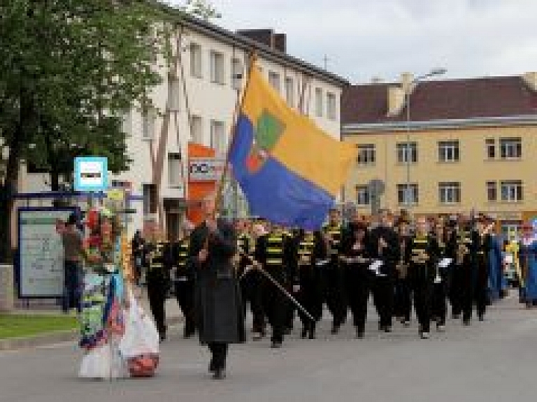 Valmieras pilsētas svētkos gaidāmi satiksmes ierobežojumi