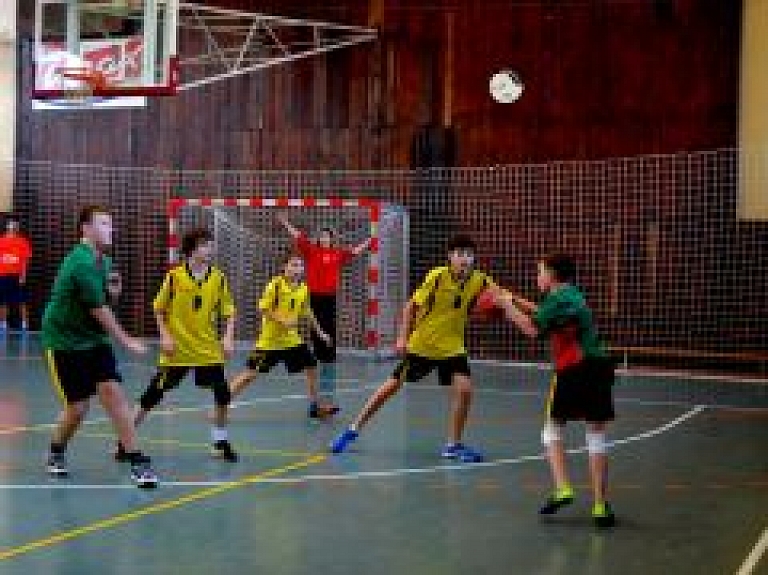 Jaunatnes čempionāta D grupas līderi joprojām Auces handbolisti