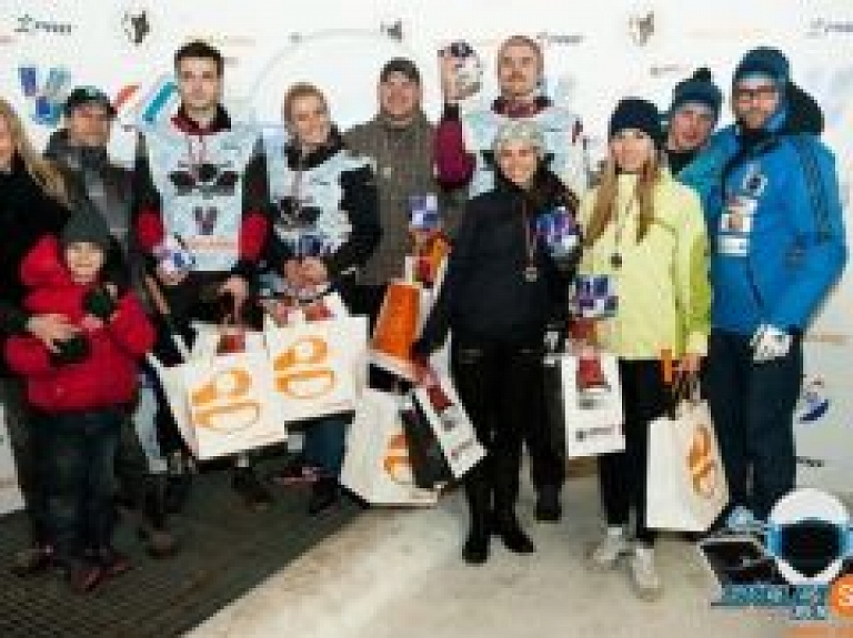 Siguldā iespēja sacensties šļūkšanā ar lāpstu