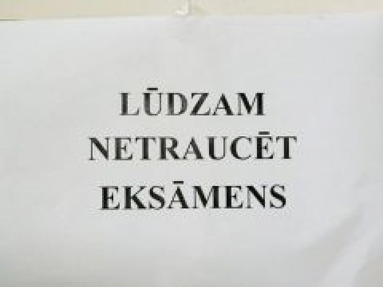 Plāno ieviest piekto izvēles centralizēto eksāmenu fizikā vai ķīmijā