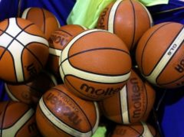 Turpinās Smiltenes atklātais čempionāts basketbolā