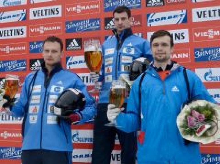 Dukuri izcīna dubultuzvaru Pasaules kausa ceturtajā posmā skeletonā