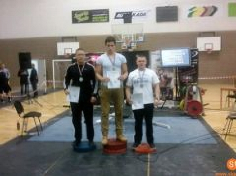 Siguldai jauns Latvijas čempions svaru stieņa spiešanā guļus