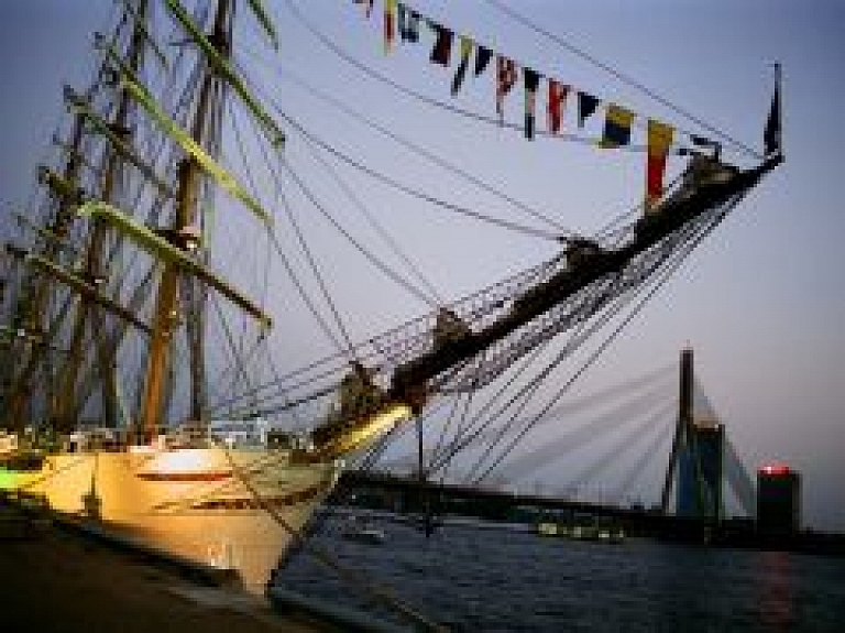 "Katram sava pasaule" - fotoizstāde Sv. Pētera baznīcā