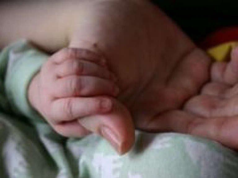 Valsts atbalstīs ģimenes, kuru bērniem trūkst vietu pašvaldības bērnudārzā