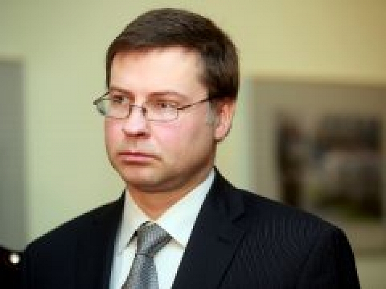 Dombrovskis paziņo par atkāpšanos no amata