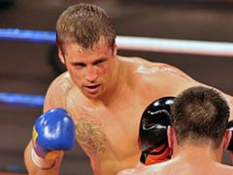 Mairis Briedis Liepājā izcīna IBA čempiona jostu boksā