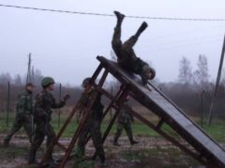 Saldus un Brocēnu zemessargiem - kauss militarizētajā daudzcīņā