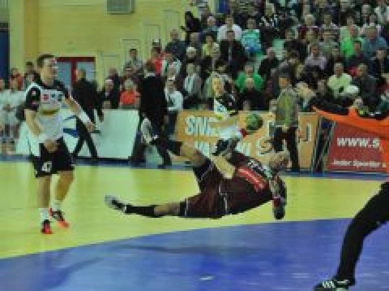 Latvijas handbola izlase Dobelē pārliecinoši uzvar Igauniju