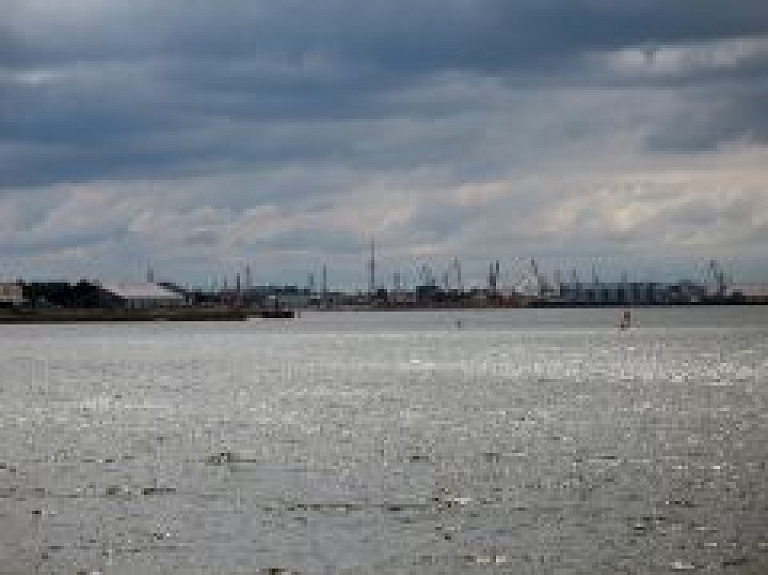 Noslēdz līgumu par ostas padziļināšanas darbu veikšanu