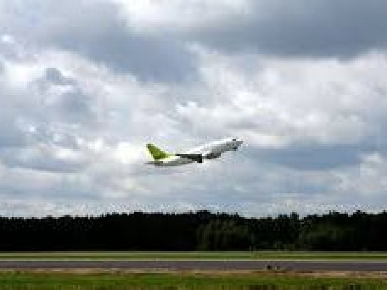 "airBaltic" padome pagarina līgumu ar Martinu Gausu