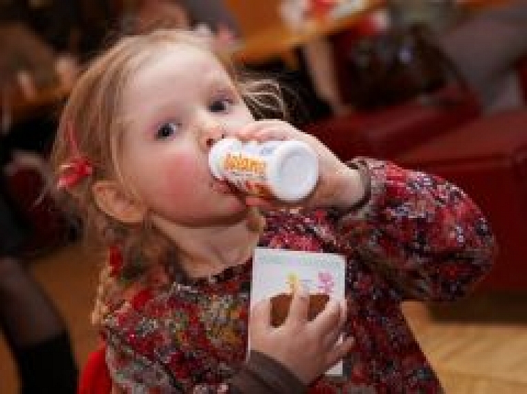 "Tukuma Piens" dāvinās bērniem biezpiena sieriņus