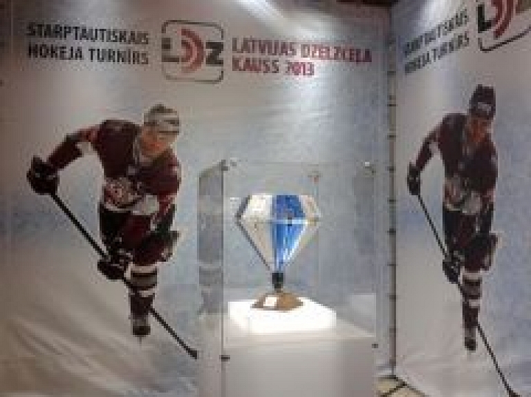 Policisti rīko sacensības Rīgas Dienas centru bērniem