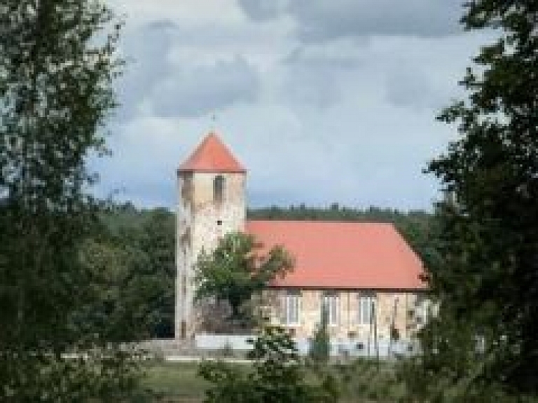 Lestenes baznīcu ieskandinās "Rudens vakara koncerts"