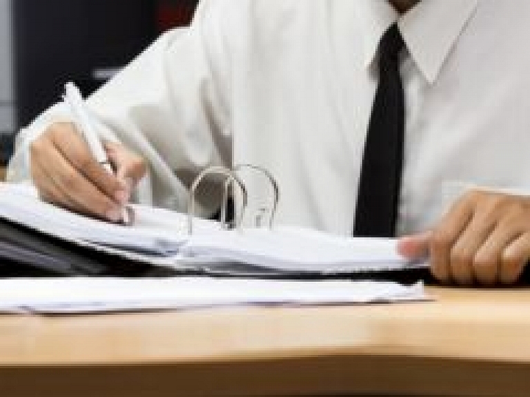 Top deputātu un domes darbinieku rokasgrāmata