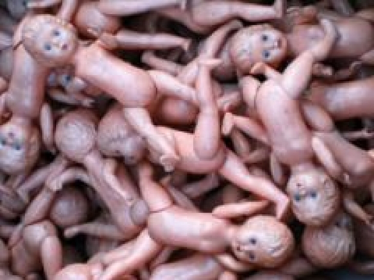 Saeimas komisija atbalsta bargākus sodus par dzimumnoziegumiem pret bērniem