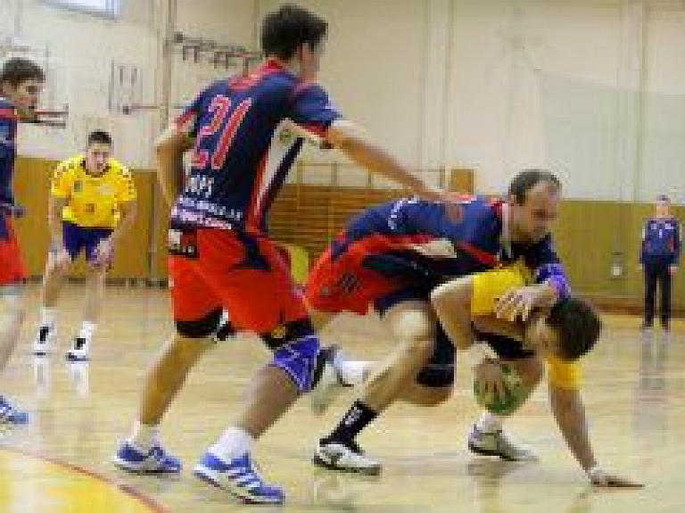 Dobeles "Tenax" handbolisti guvuši pārliecinošu uzvaru