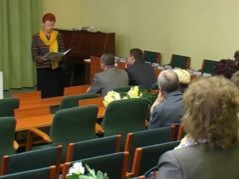 Vidusdaugavas TV: Krustpils novada pašvaldība sumina skolotājus