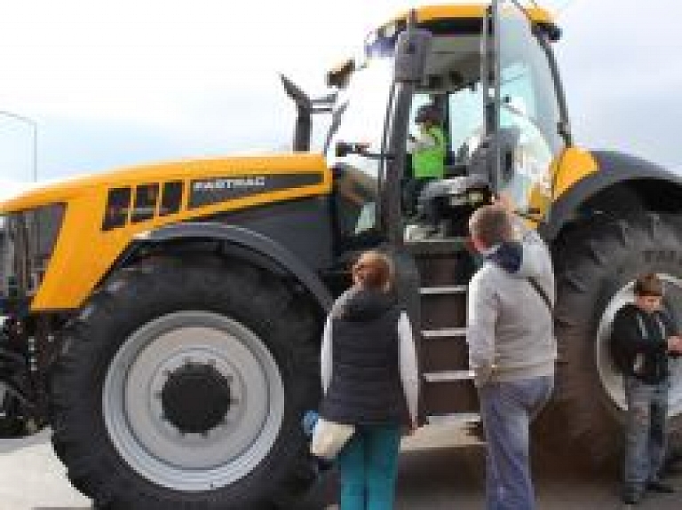 STOKKER AGRITECH aicina izmēģināt lauksaimniecības tehniku