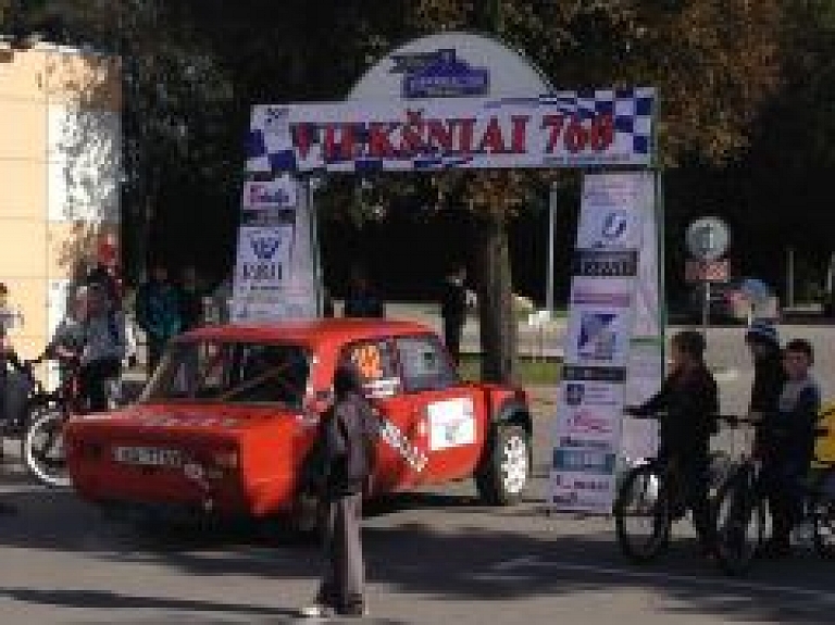 Talsu autobraucēji ieņem godalgotas vietas Lietuvas rallijā