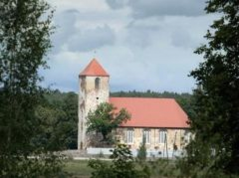 Latvijas Banka laiž apgrozībā Lestenes dievnamam veltītu zelta monētu