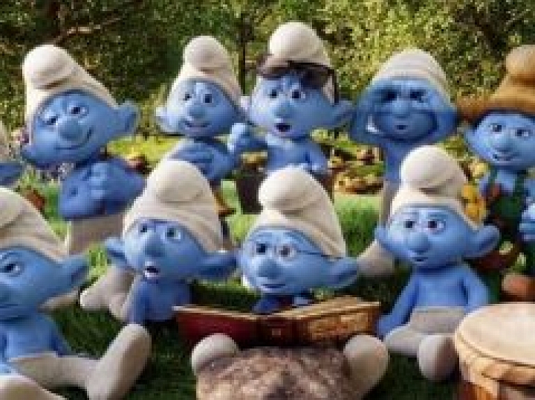 Priekuļos muzikāla izrāde bērniem "Smurfiņi un zelta statuete"