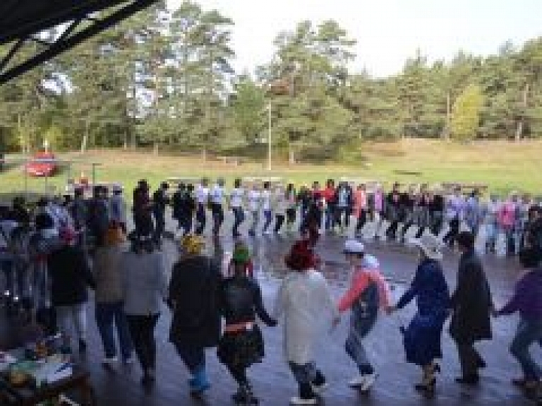 Pirmsskolas darbinieku sporta dienas norise Mērsragā
