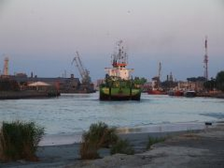 Augustā Liepājas ostā pārkrautas 351 500,39 tonnas kravu
