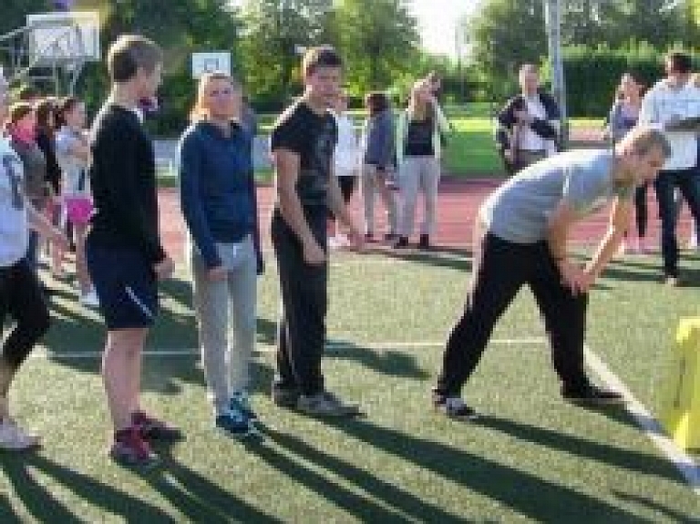 Siguldas vidusskolēni mērojas spēkiem sporta spēlēs