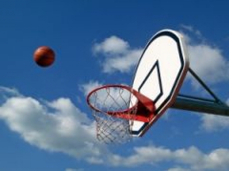 Iespēja mācīties tiesāt basketbolu