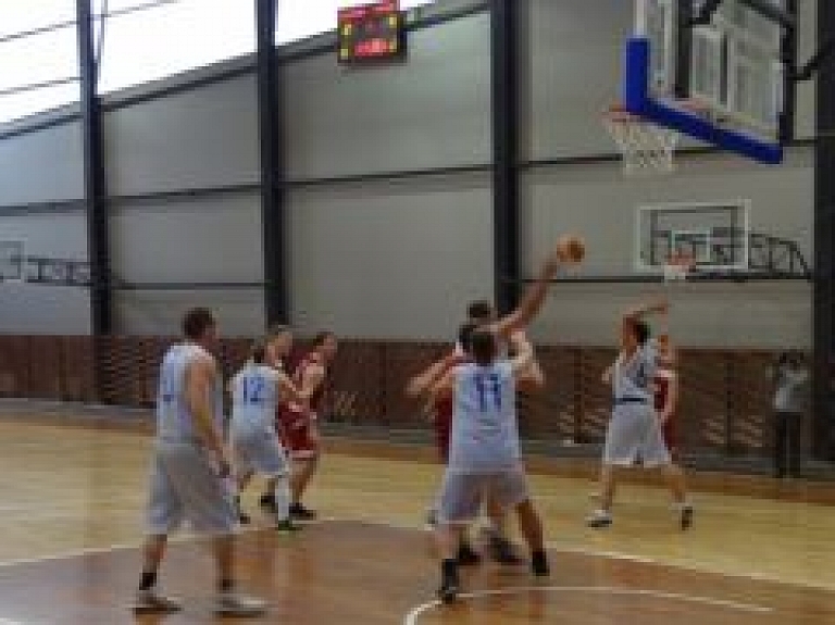 Rūjienas sporta skolas basketbolisti gatavi jaunajai sezonai