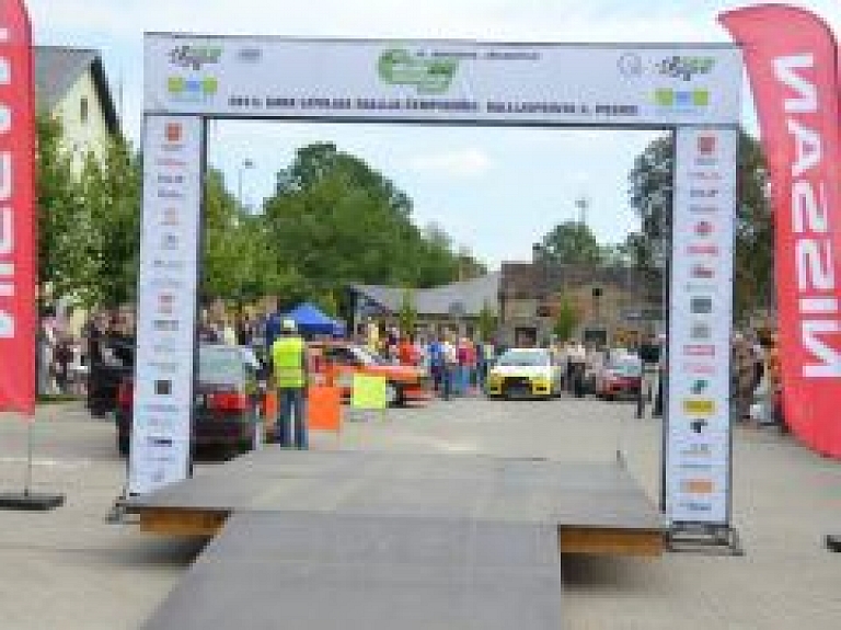 Ralijsprintā "Viduslatvija 2013" sākušies grants ātrumposmis