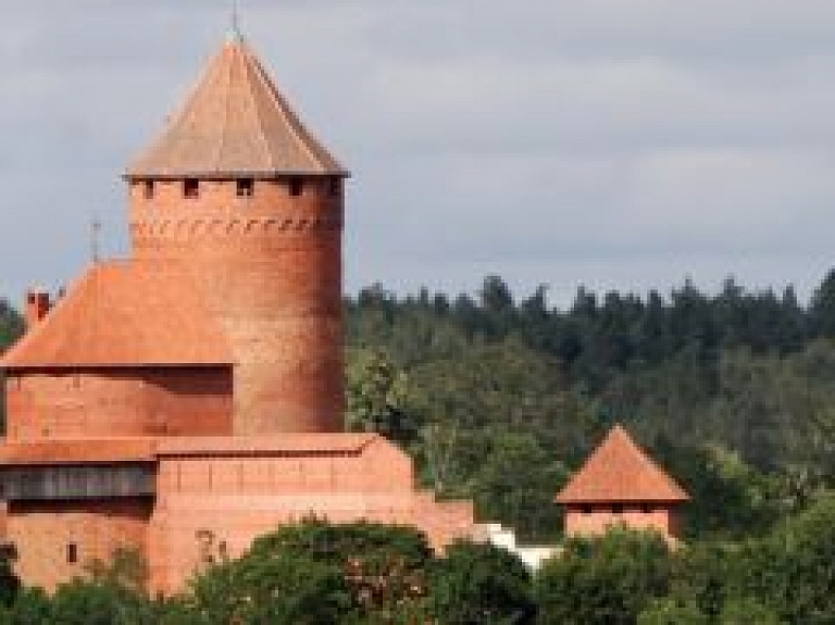 Turaidas pils tornī notiks skrējiens "Ātrākais ziņnesis"