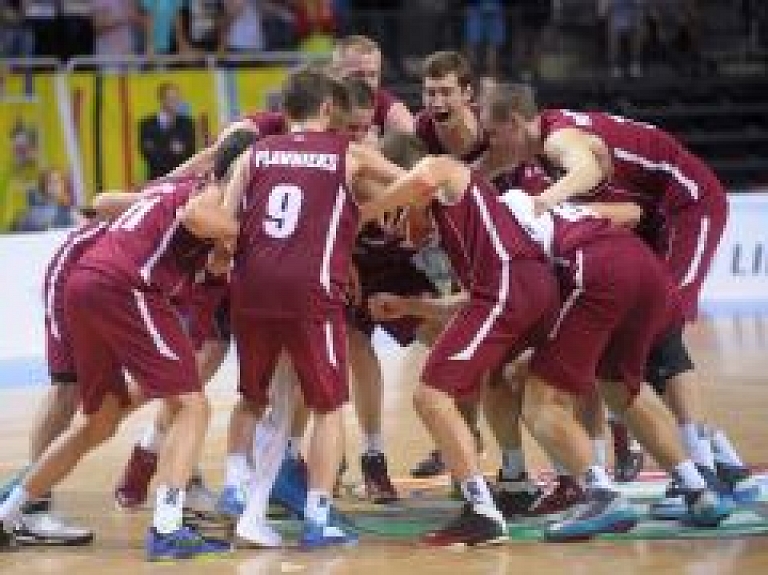 Latvijas jaunie basketbolisti turpina cīņu par Eiropas čempionāta medaļām