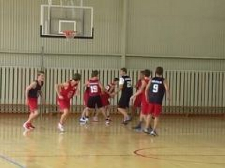 Vidusdaugavas TV: Treniņnometnē noskaidro spēcīgākos Austrumlatvijas jaunos basketbolistus