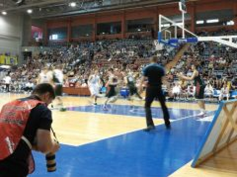 Liepājnieks Kristaps Porziņģis čempionātu sāk ar uzvaru