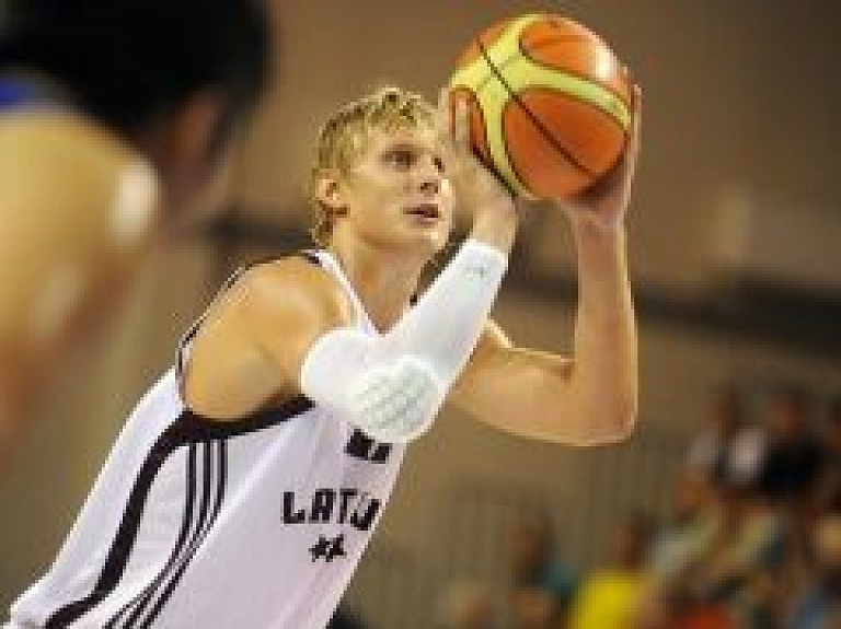 Timma NBA Vasaras līgas spēlē laukumā pavada četras minūtes