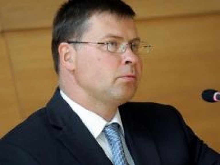 Dombrovskis: "Samsung" jāturpina investēt Latvijā