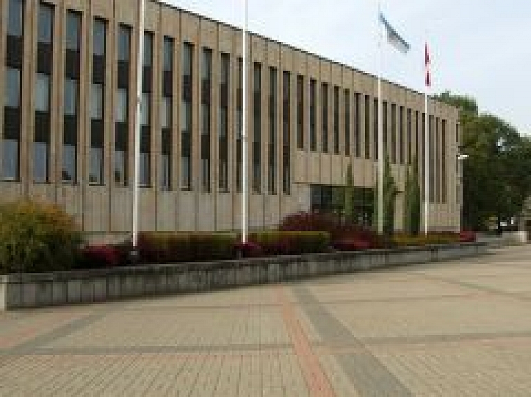 Stand-up komēdijas lielmeistars Dilans Morans atgriežas Rīgā