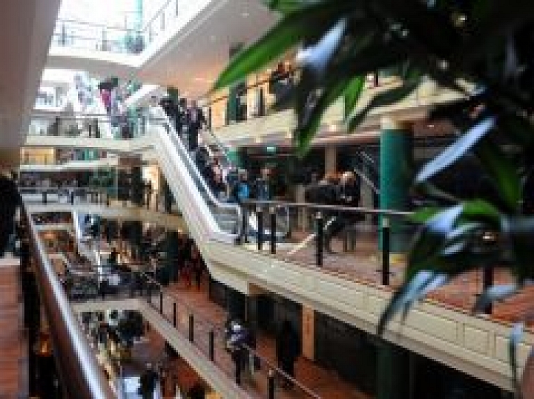 Iepirkšanās nakts tirdzniecības centrā "Šokolāde"