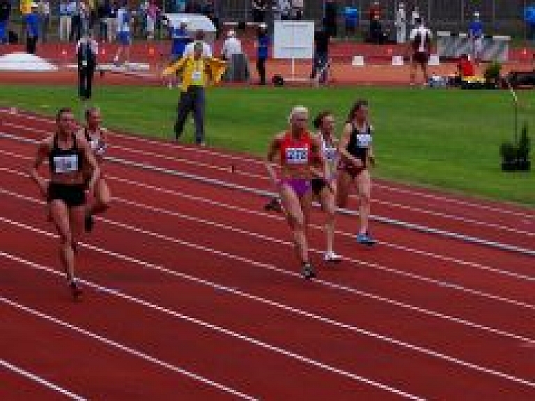 Vieglatlētikā sadalītas Ulda Samsona piemiņas balvas