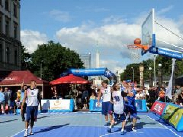 Latvijas čempionāts 3x3 basketbolā notiks pie Brīvības pieminekļa