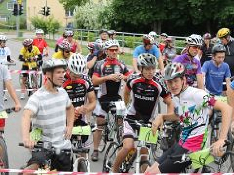 Sacensības "Gulbenes velo 2013" pulcina 40 dalībnieku