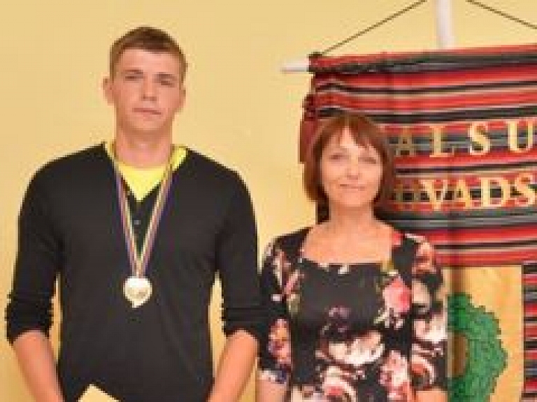 Talseniekam Robertam Akmenim otrā vieta Eiropas čempionātā